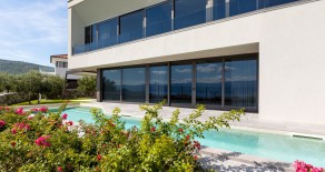 20467 – EXKLUSIVE VILLA MIT MEERBLICK UND GARTEN, 300 M VOM STRAND!