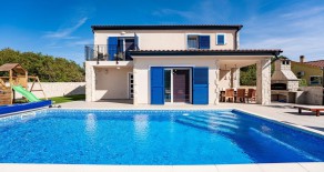 20483 – ATTRAKTIVE VILLA MIT BEHEIZTEM POOL UND GARTEN, IN RUHIGE LAGE!