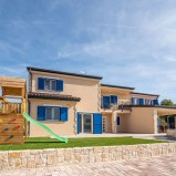 20535 – LUXUSVILLA MIT SWIMMINGPOOL UND GARTEN, IN RUHIGER LAGE!