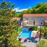 20573 – STEINVILLA MIT POOL UND GEPFLEGTEM GARTEN, IN RUHIGE LAGE!