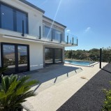 21667 – NEUES DOPPELHAUS MIT POOL UND MEERBLICK, IN RUHIGE LAGE!