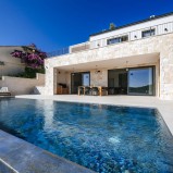 21678 – MODERNE LUXUSVILLA MIT INFINITY-POOL UND MEERBLICK!