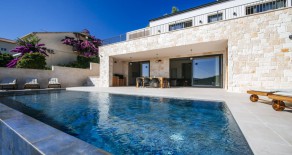 21678 – MODERNE LUXUSVILLA MIT INFINITY-POOL UND MEERBLICK!