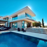 21706 – EXKLUSIVE MODERNE VILLA MIT POOL UND OFFENEM MEERBLICK!