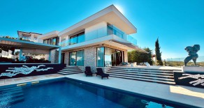 21706 – EXKLUSIVE MODERNE VILLA MIT POOL UND OFFENEM MEERBLICK!