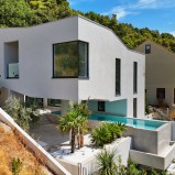 21719 – UNIKAT DESIGNVILLA MIT INFINITY-POOL UND MEERBLICK!
