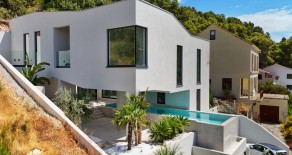 21719 – UNIKAT DESIGNVILLA MIT INFINITY-POOL UND MEERBLICK!